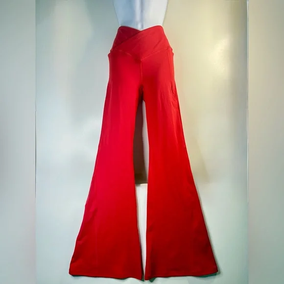 NWT Fabletics Oasis PureLuxe High-Waisted Crossover Flare Leggings Red S Tall - Picture 2 of 9